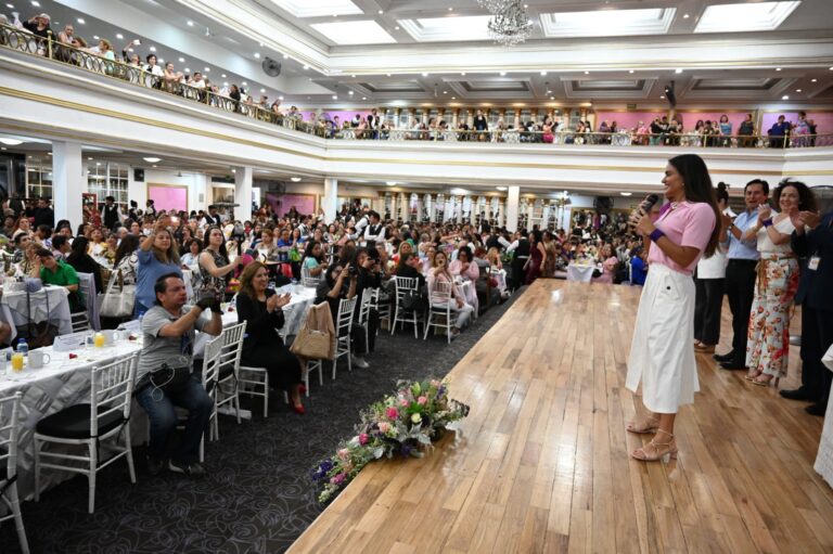 Alessandra Rojo agradece liderazgo femenino en la transformación de Cuauhtémoc