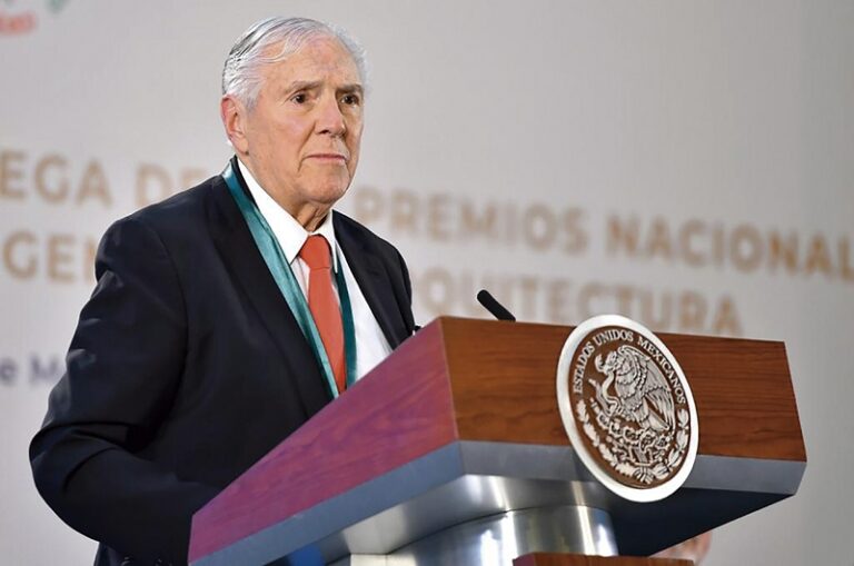 Realizan homenaje póstumo al Arquitecto Joaquín Álvarez Ordóñez en la facultad de arquitectura de la UNAM