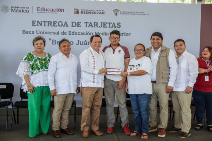 Arranca la entrega de tarjetas de la beca “Benito Juárez” en Yucatán