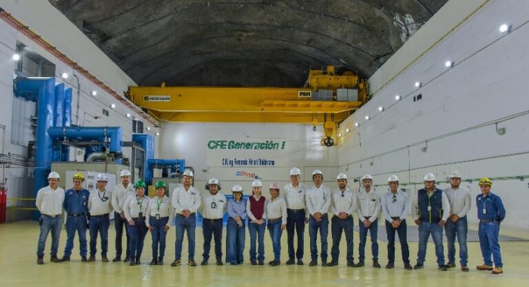 La directora general de CFE, Emilia Calleja Aor, encabeza una visita técnica a la Central Hidroeléctrica “Zimapán”
