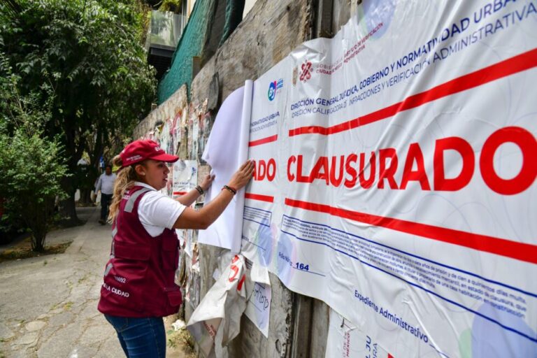 Clausuran otra vez obra en Benito Juárez; ignoran sellos y siguen construyendo