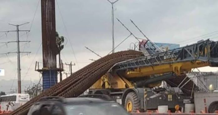 Colapsa estructura de la Línea 6 del Metro en Apodaca, NL