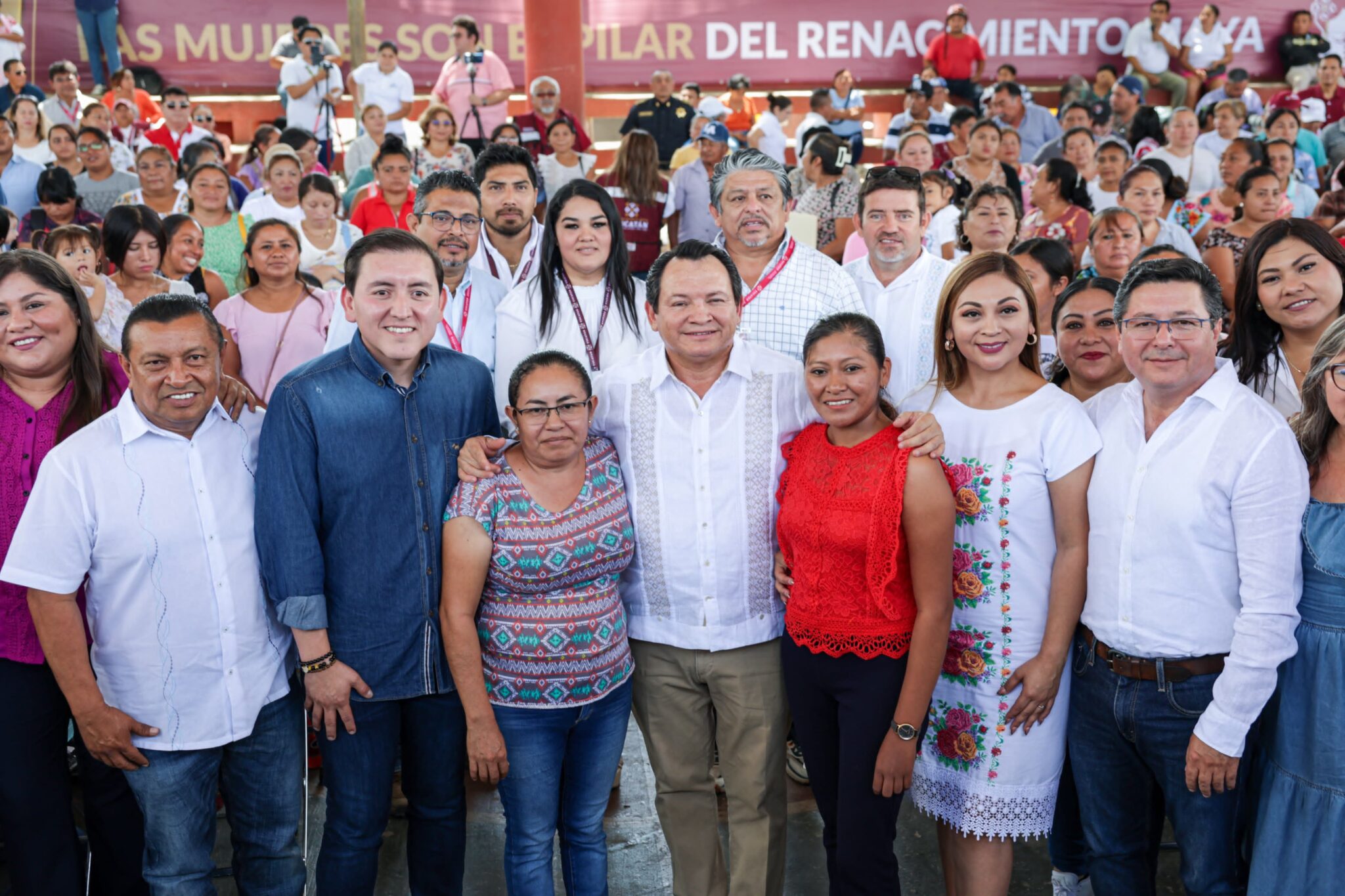 Díaz Mena supervisa jornada de inscripción a ‘Mujeres Renacimiento’ en Motul e Izamal