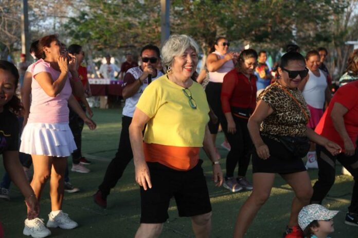 Gobierno de Yucatán le celebra a las mamás en Los Paseos