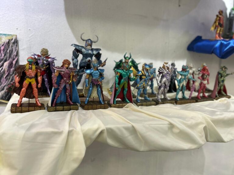 Guerreros del Zodiaco invaden el Metro: nostalgia, arte y constelaciones