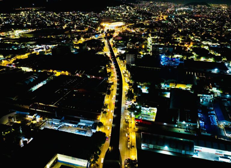 Más de 500 luminarias iluminan nuevo sendero urbano en el corazón de GAM