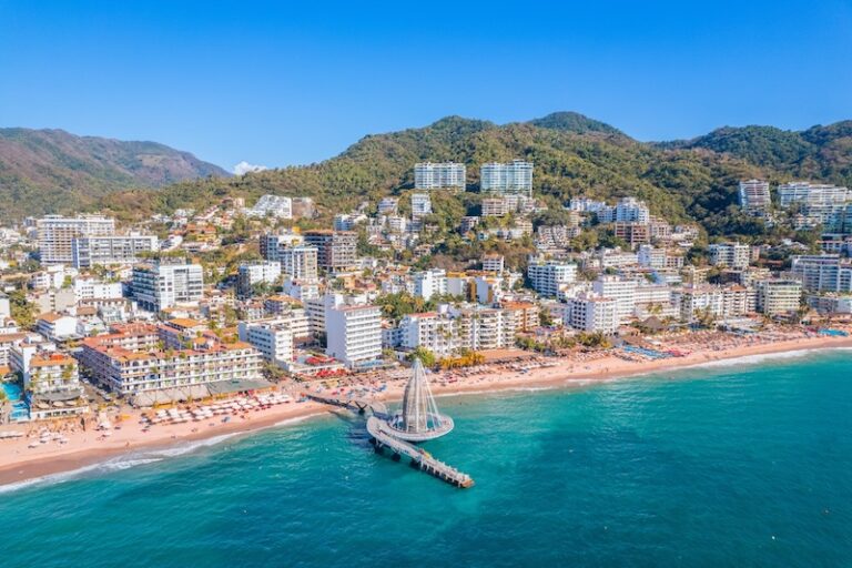 Celebrando el 107 aniversario de Puerto Vallarta, un destino turístico en auge