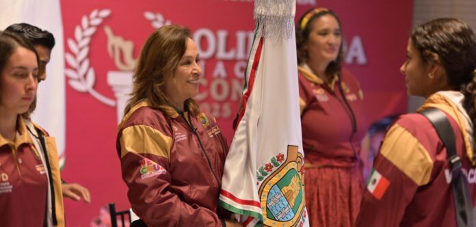 Rocío Nahle abandera a delegación de Veracruz que asistirá a la Olimpiada Nacional 2025