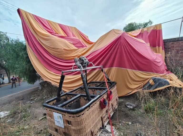 Se desploma globo aerostático en Teotihuacán; hay 12 heridos