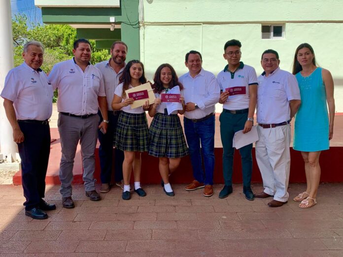 Se han entregado más de 18 mil becas “Benito Juárez” en Yucatán