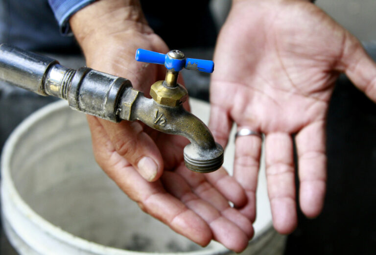Vecinos de Merced Gómez exigen solución urgente a la falta de agua potable