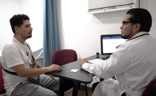 Sistema público de salud es incapaz de atender demanda: especialistas