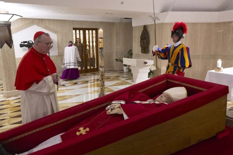 Reviven profecías del fin del mundo tras muerte del Papa