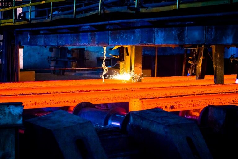 Escalada de aranceles al acero podría frenar inversión en infraestructura y producción minera en México