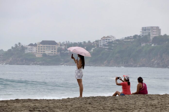 Aeropuerto de Acapulco suspende operaciones por el huracán ‘Erick‘