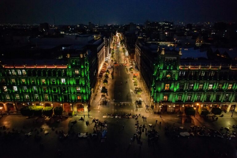 Así iluminó CDMX sus íconos históricos rumbo al esperado Mundial de Futbol 2026