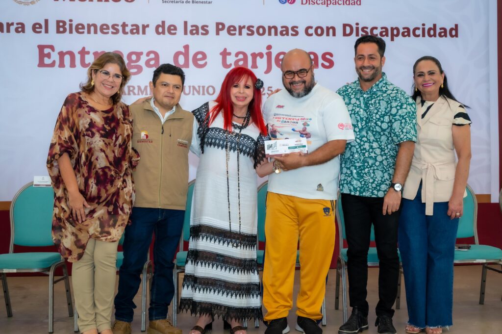Layda Sansores entrega tarjetas de la ‘Pensión para el Bienestar de las Personas con Discapacidad‘