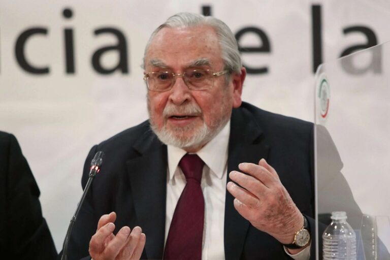 Acordeones fueron instrumento ciudadano: Bernardo Bátiz