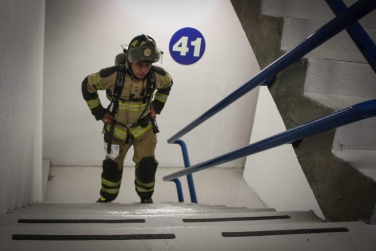 Bomberos de CDMX subirán 2,536 escalones en épica Carrera Vertical 2025