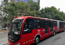 CDMX presenta la primera unidad biarticulada totalmente eléctrica del Metrobús
