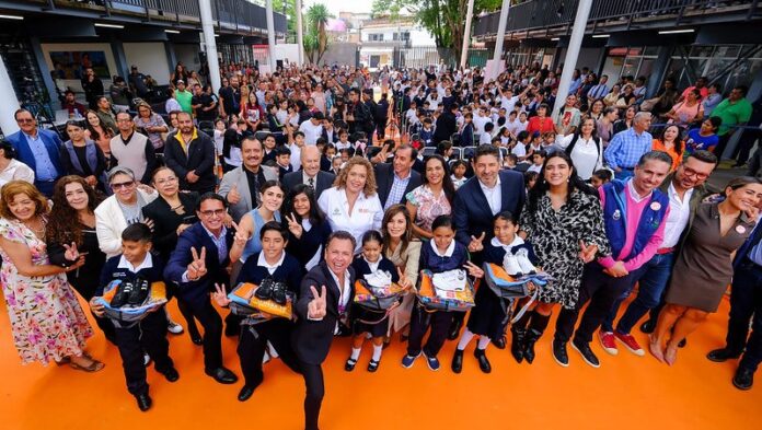 Entregan paquetes escolares del programa ¡Listo Jalisco! en Guadalajara