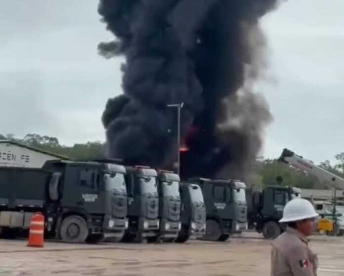 Explosión de pipa provoca incendio en campamento del Tren Maya