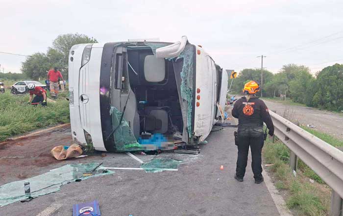 Volcadura de autobús en Hualahuises, Nuevo León, deja 11 muertos
