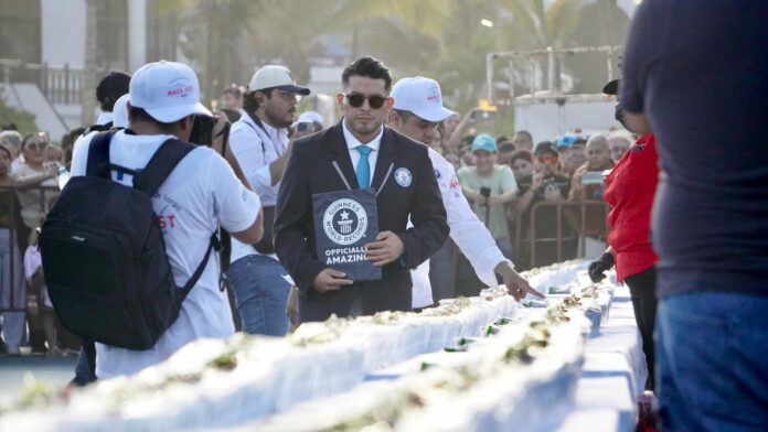 Mazatlán logra Récord Guinness con el sashimi más largo del mundo