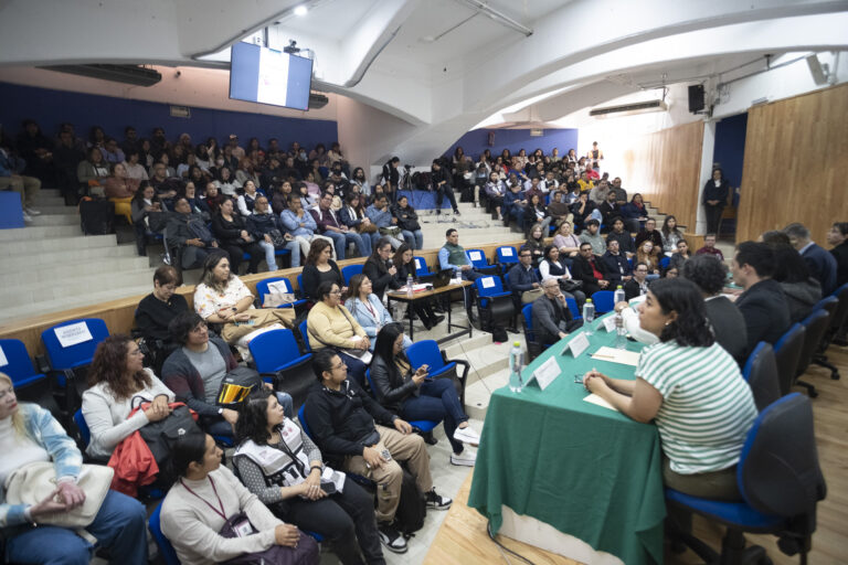 Instituciones públicas se unen para romper estigmas sobre adicciones en estudiantes