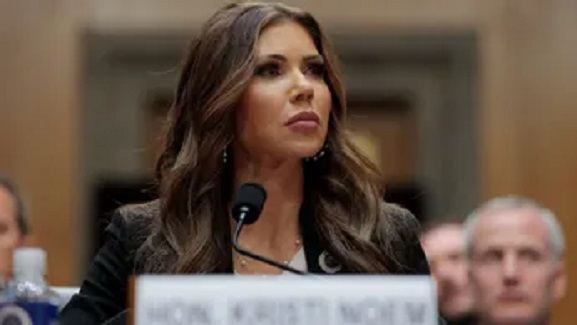 Responsabiliza Kristi Noem a Claudia Sheinbaum por protestas en Los Ángeles