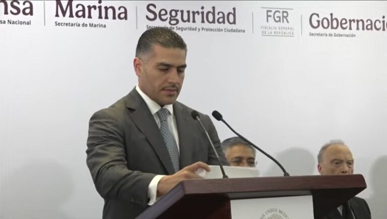 Anuncia Omar García Harfuch decomiso de decenas de vehículos, contenedores, pipas, más de 15 millones de pesos, e incluso animales exóticos a la red de robo de combustible