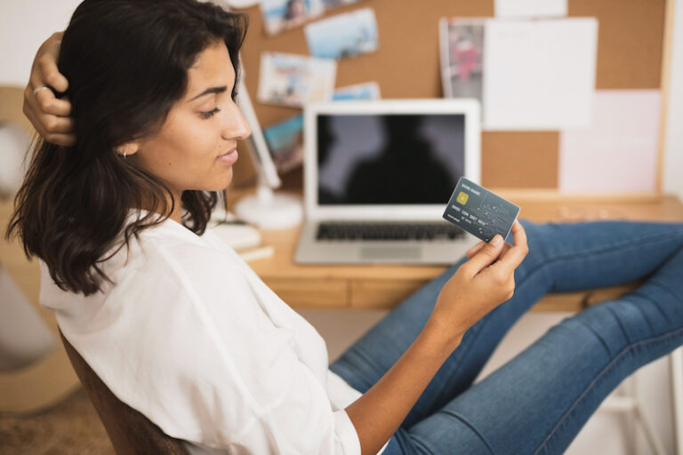 Estos 5 pensamientos te hacen comprar impulsivamente (y no te das cuenta)