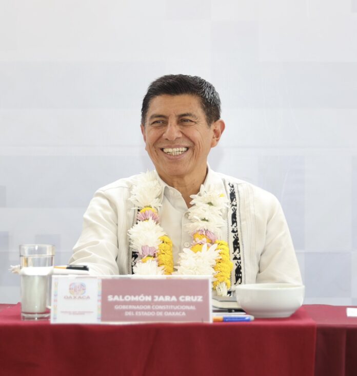 Salomón Jara reconoce a periodistas oaxaqueños
