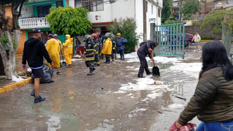 Se desborda río en Naucalpan por las fuertes lluvias