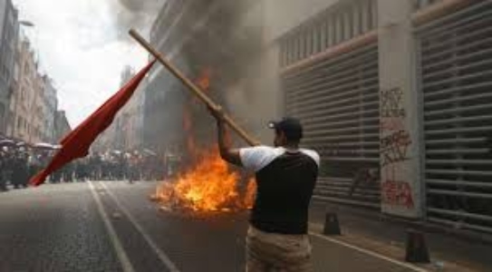 Rechaza Claudia Sheinbaum protestas violentas de la CNTE en sede del SNTE en CDMX