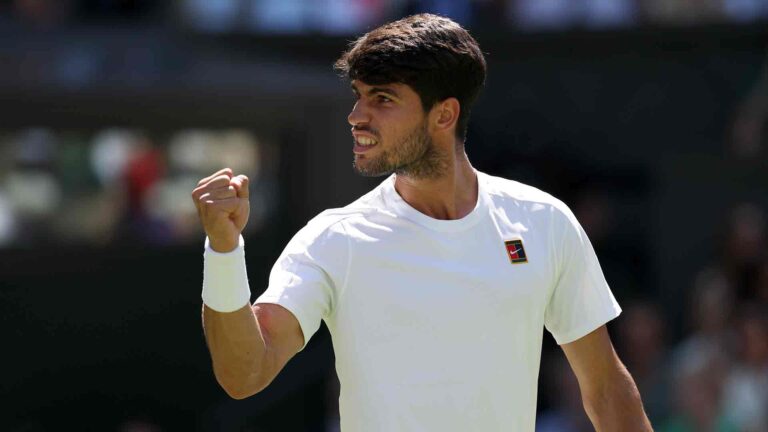 Carlos Alcaraz alcanza su tercera final consecutiva en Wimbledon y reafirma su estatus de leyenda