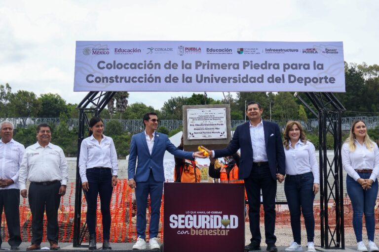 Colocan la primera piedra de la Universidad del Deporte en Puebla