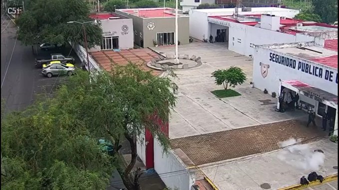 Lanzan explosivos contra instalaciones de la Policía de Uriangato, Guanajuato