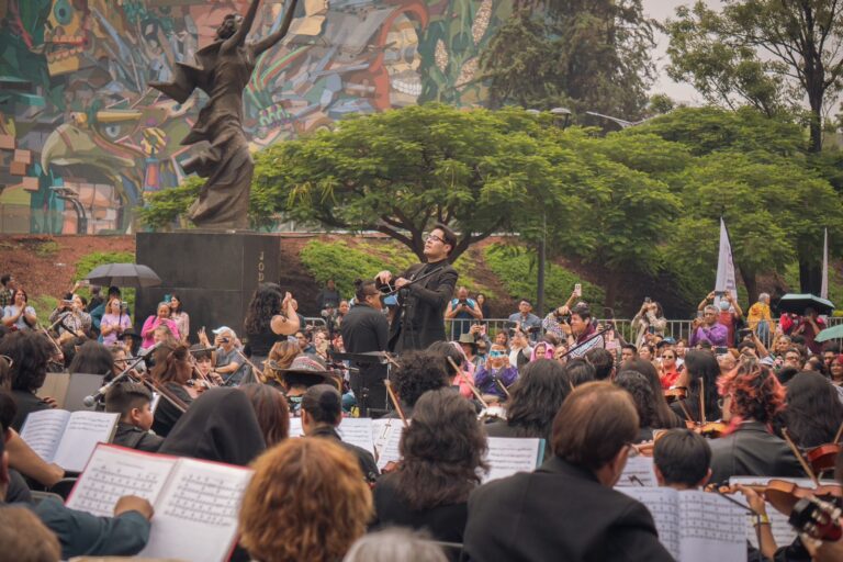 Más de mil músicos de PILARES hacen bailar a Cuauhtémoc con cumbias