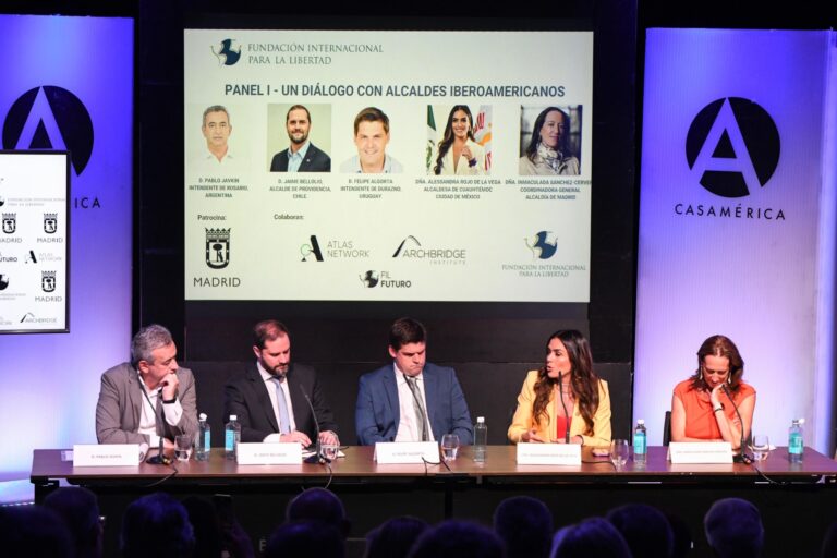 Alessandra Rojo de la Vega presenta su modelo de gobierno en foro internacional