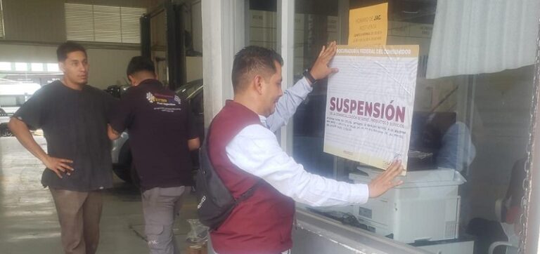 Profeco coloca sellos de suspensión en agencia automotriz JAC en Aguascalientes