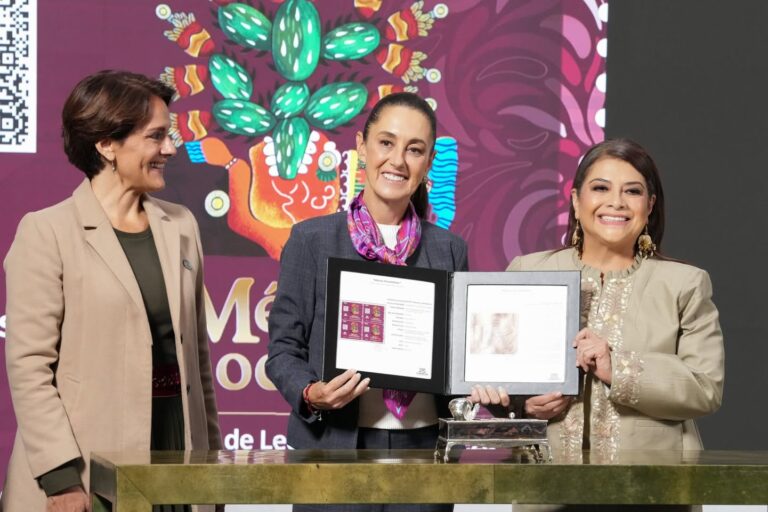 Violeta Abreu explica el timbre conmemorativo por los 700 años de México-Tenochtitlán
