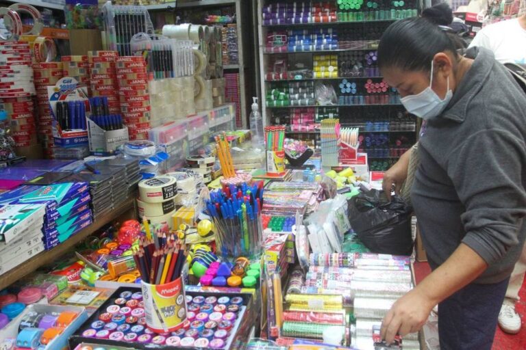 ¿Quieres gastar menos? Profeco comparte tips para una compra inteligente de útiles escolares