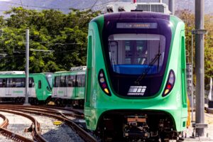 Samuel García pone en marcha tres trenes nuevos en la Línea 1 del Metro
