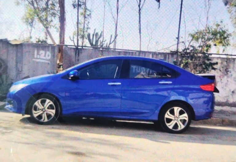 Abandonan en Neza el vehículo que arrastró a motociclista en Iztapalapa