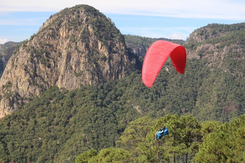 Valle de Bravo se alista para la edición 21 del Abierto de Parapente Monarca