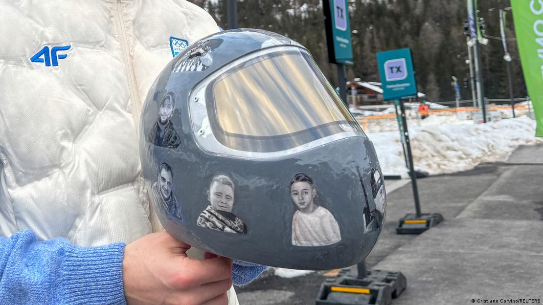 atleta ucraniano descalificado Milano-Cortina 2026 casco