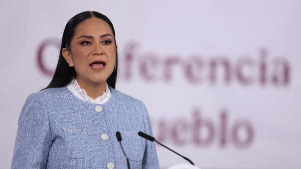 Sanciona Morena a dos funcionarios por contradecir la política de austeridad